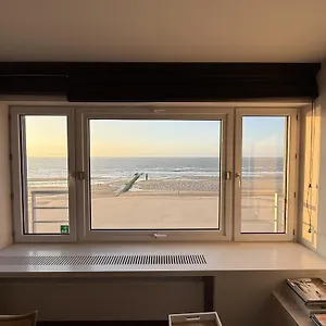https://appartement-frontaal-zeezicht-oostende.ostend-hotel.net